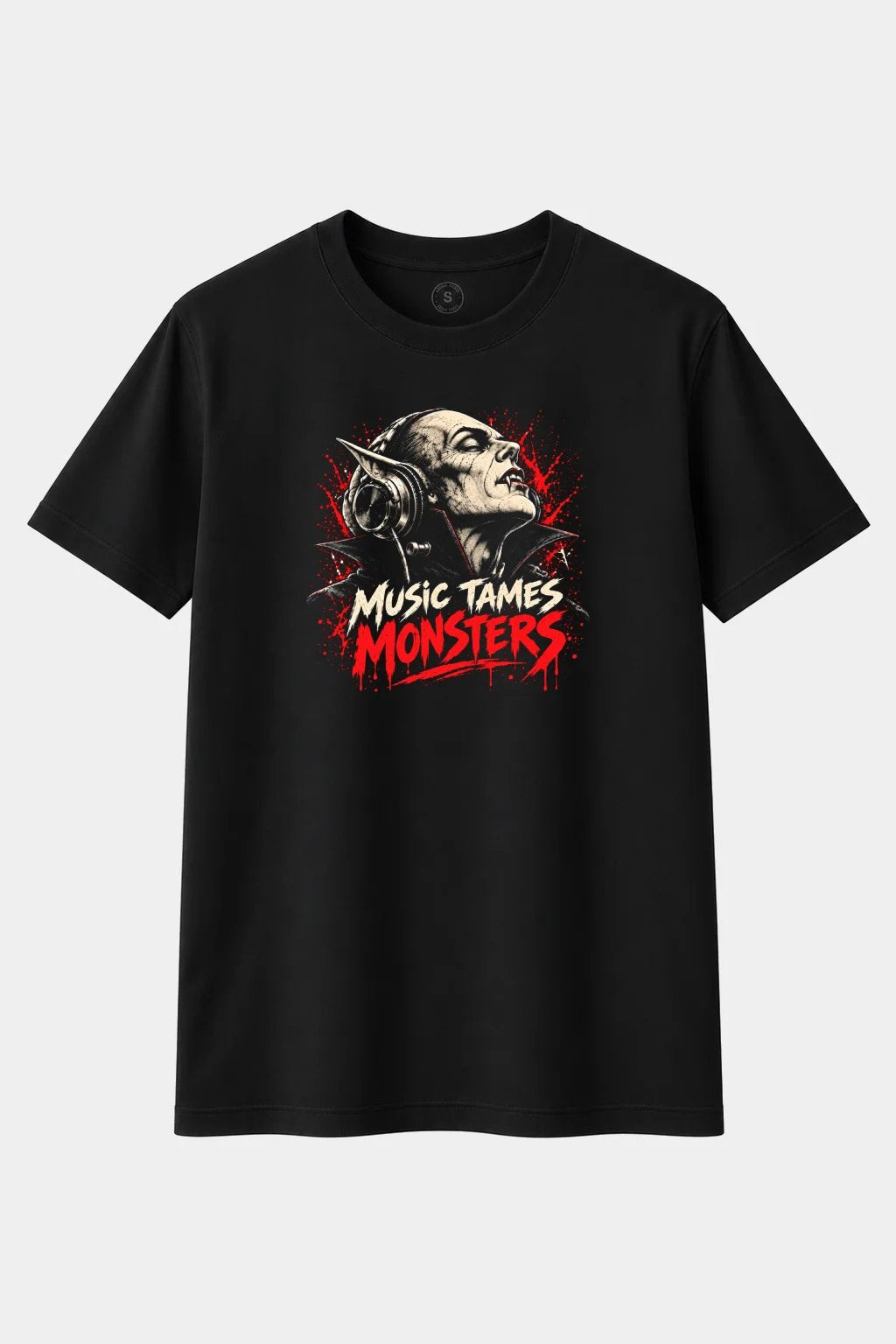 Camiseta Vampiro con Auriculares “Music Tames Monsters” – Diseño Gótico Musical