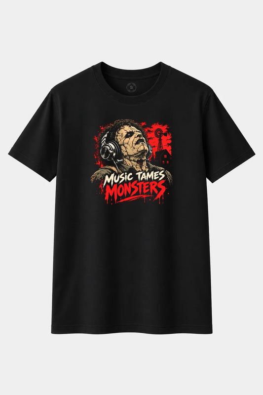 Camiseta Monstruo Rural con Auriculares “Music Tames Monsters” – Terror y Música