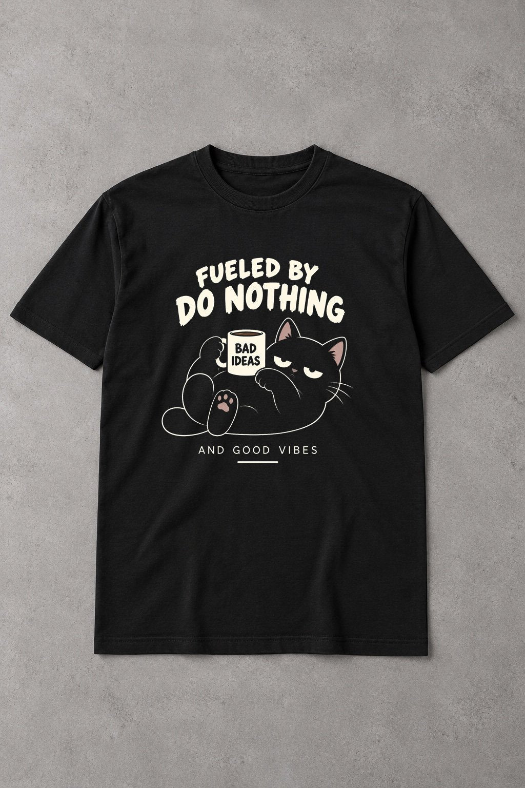 Camiseta Fueled by Doing Nothing – Gato Bad Ideas